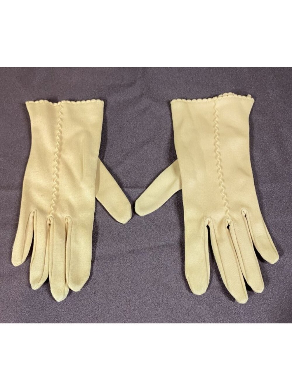 Vintage Yellow Fabric Gloves Size 7 S/M Stretch Unlined w Scallop Trim USA Made
